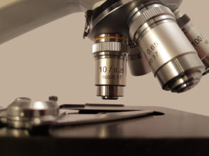 Mikroskop bearbeitet 300x225 - Laboruntersuchungen